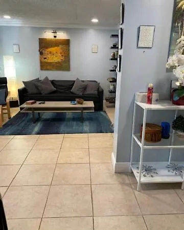 Modern 2/1 Apt Near Midtown And Beaches Miami Exterior photo