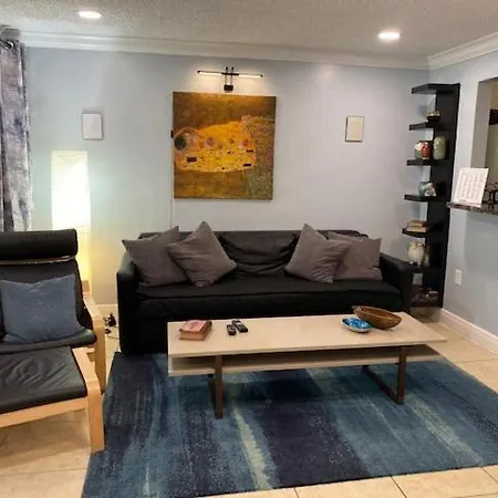 Modern 2/1 Apt Near Midtown And Beaches Miami Exterior photo