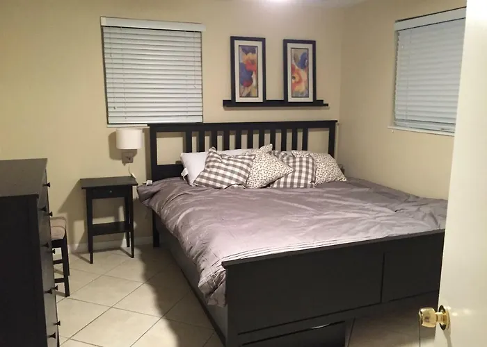 Modern 2/1 Apt Near Midtown And Beaches