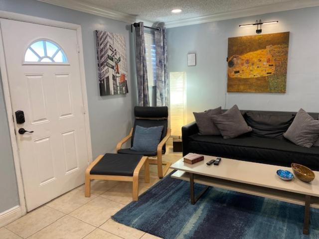 Modern 2/1 Near Midtown&beaches Apartment